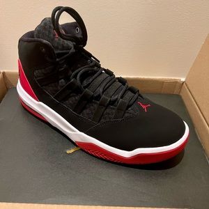 Jordan Aura 3 Size 9.5 Mens New